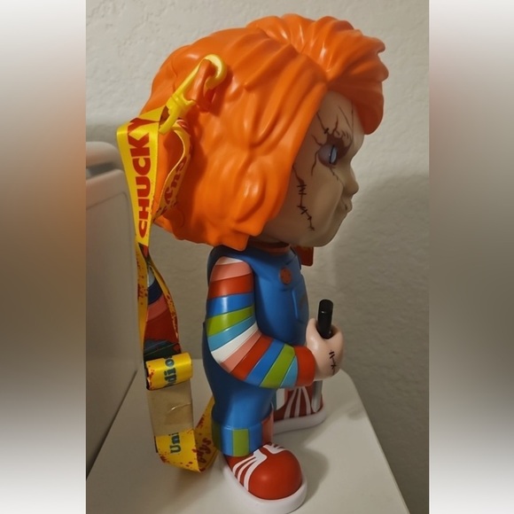 Interactive chucky doll popcorn bucket - Picture 2 of 9